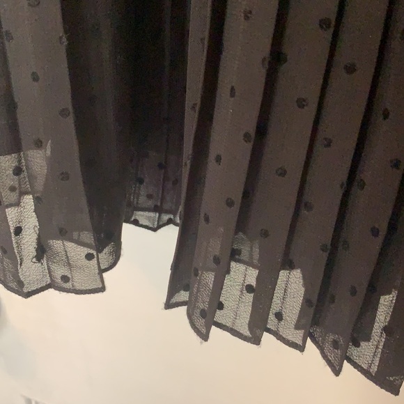 Pleated black polka dotted skirt - Picture 3 of 3